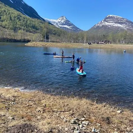 Nyere Flott Med In/out Pa Overoye Holiday home