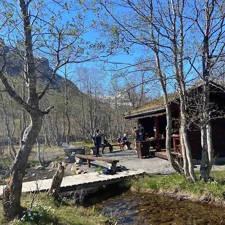 Nyere Flott Med In/out Pa Overoye Holiday home