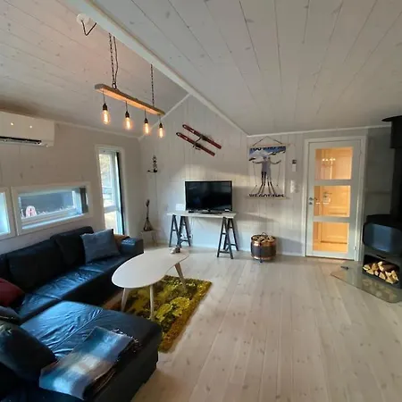 Nyere Flott Med In/out Pa Overoye Holiday home *